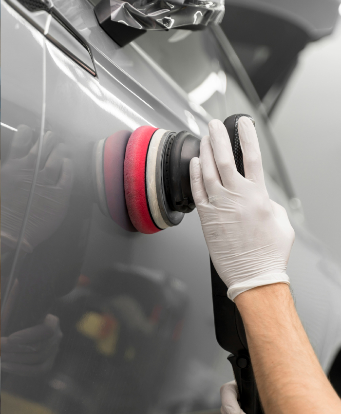 Polissage de carrosserie automobile dans l’atelier de Garage Planuya